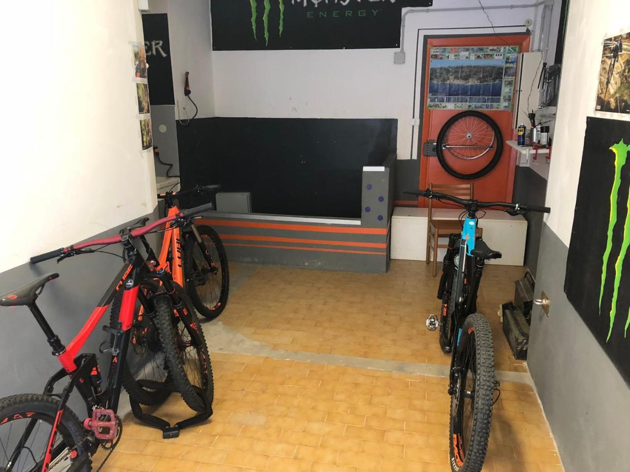Albergo Aduepassi & Servizio Bike Shuttle Фінале-Лігуре Екстер'єр фото
